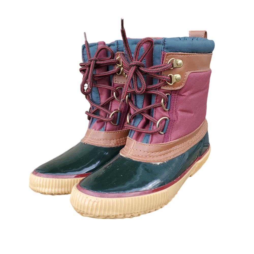 New Stormy Mountain Lace-Up Winter Boots. Size 6.